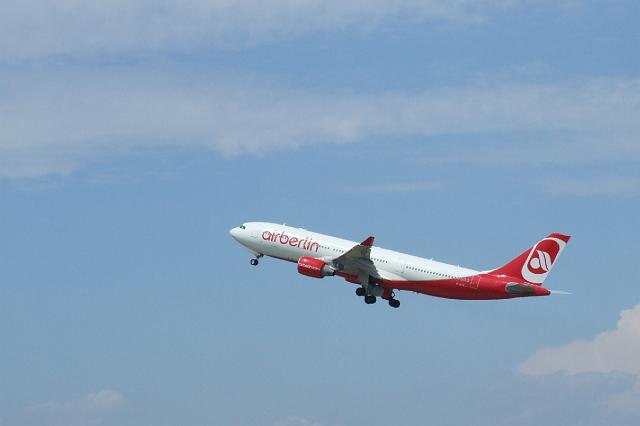 dscf1897.jpg - D-ALPI Air Berlin Airbus A330-223