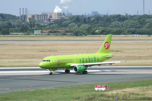 dscf1902.jpg - VP-BTX S7 Airlines Airbus A319-114