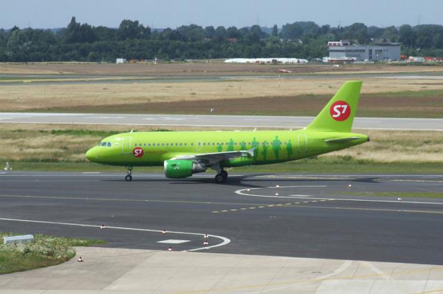 dscf1904.jpg - VP-BTX S7 Airlines Airbus A319-114