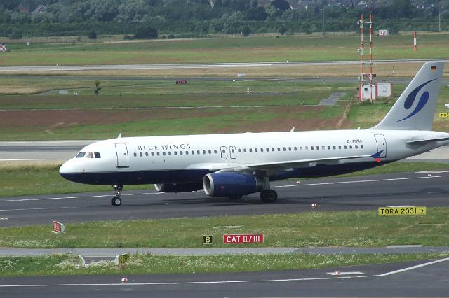 dscf1929.jpg - D-ANNA Blue Wings Airbus A320-233