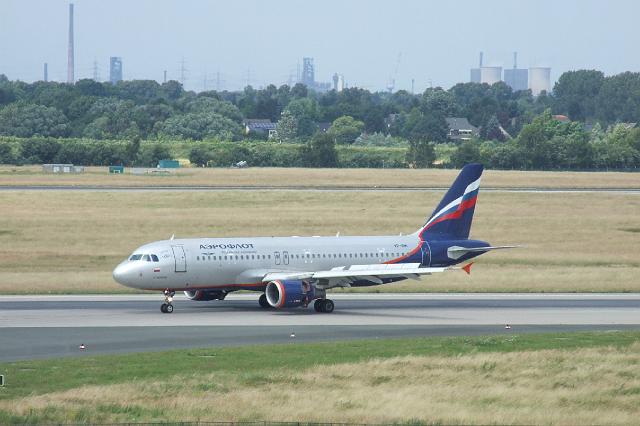dscf1932.jpg - VP-BWI Aeoroflot Airbus A320-214