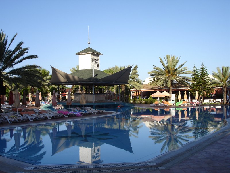 dsc00767.jpg - Poolbar