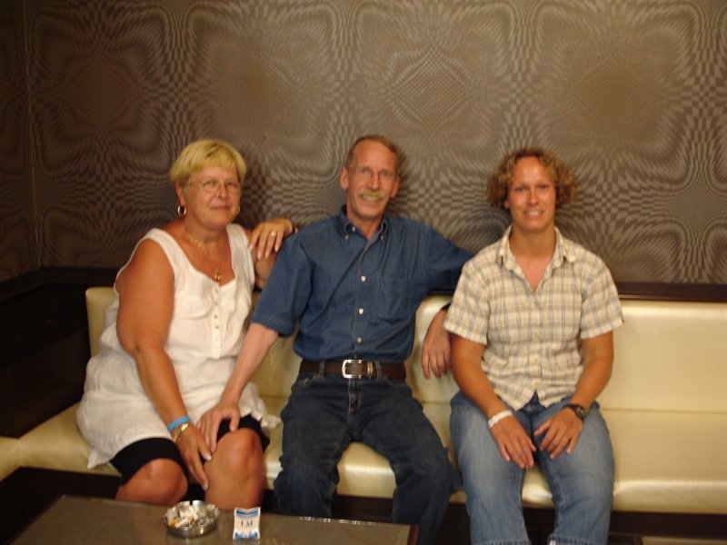 dsc00798.jpg - Puuh - jetzt muß ich auch noch auf's Foto.